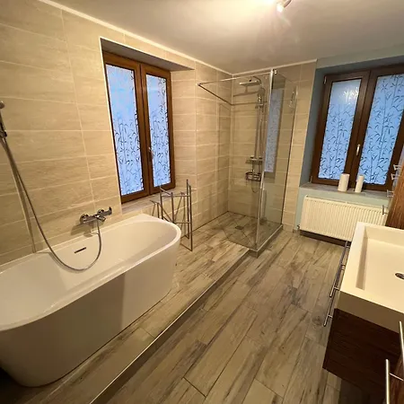 De Charme Jusqu'a 14 Personnes, Proche Du De Жерарме